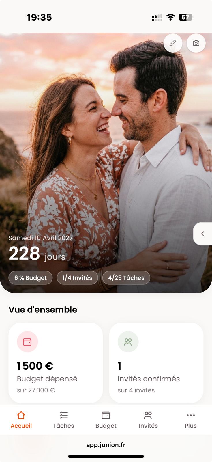 Aperçu de l'accueil de l'application Junion : compte à rebours, budget dépensé et invités confirmés